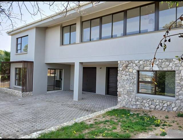 4 BEDROOM HOUSE FOR SALE IN STILBAAI-WES